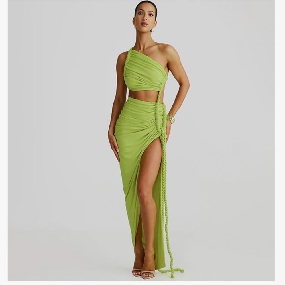 Wuitrie
One-Shoulder Lime Green Dress, NWT.